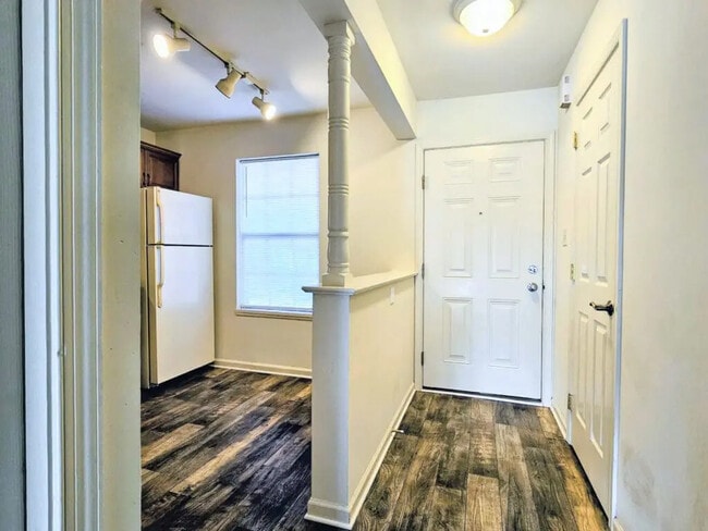 Photo - 48 Ramsgate Ln