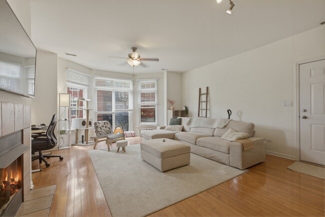 Photo - 808 W University Ln Unit 2B