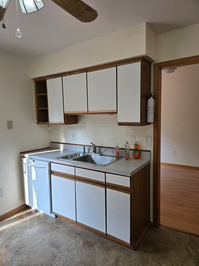 195 Edgemere Ct