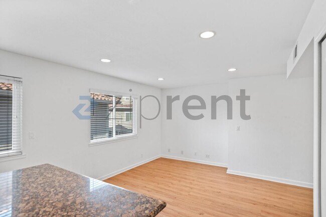 Photo - 1451 Main St