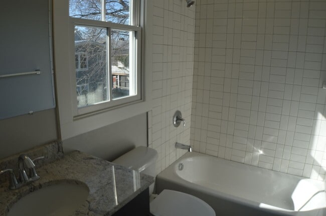 Photo - 30 Amherst St Unidad A