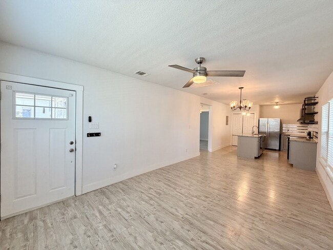Photo - 707 S Olive St