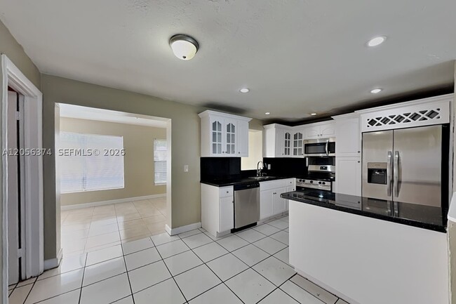 Photo - 2401 Jamaica Dr