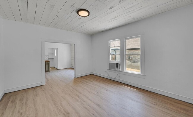 Photo - 909 N 10th St