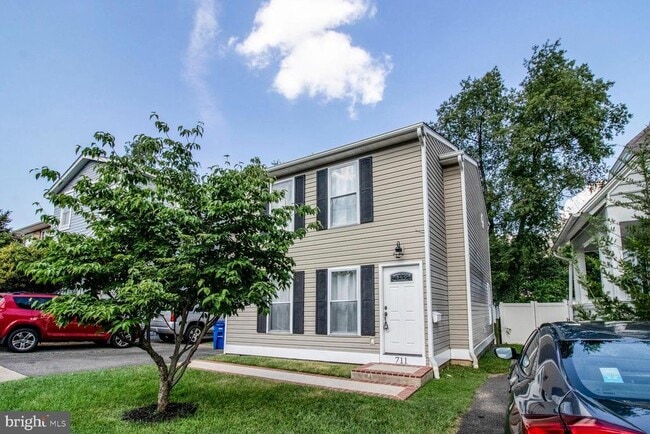 Building Photo - 711 N Wakefield St Rental