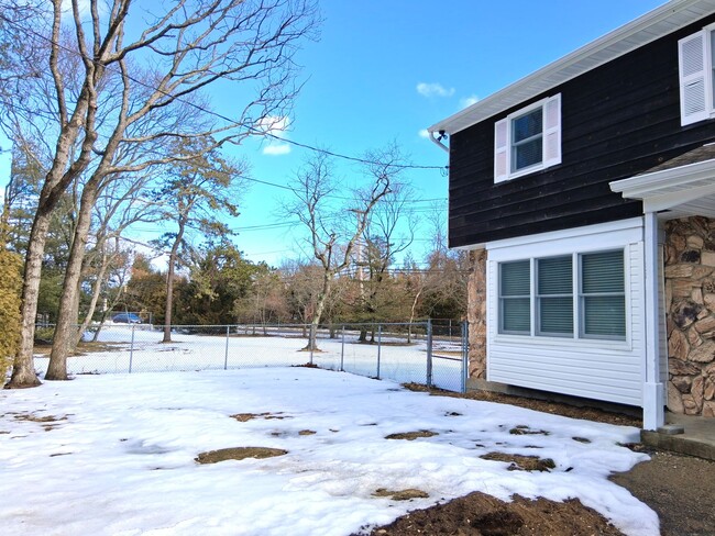 Photo - 34 Old East Neck Rd