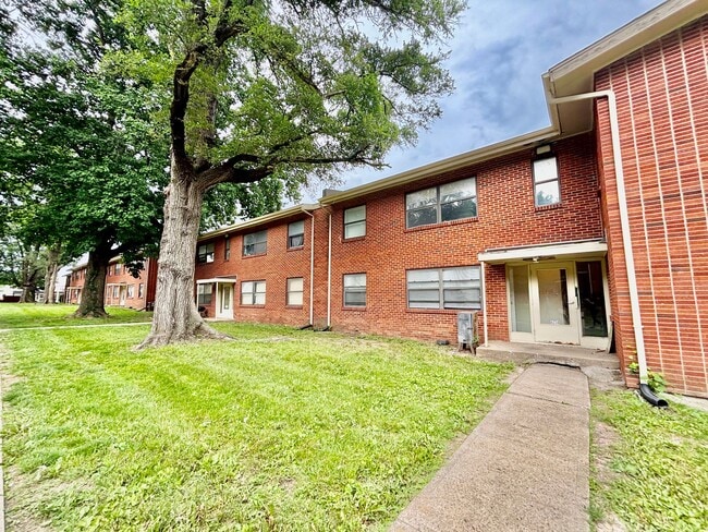 Photo - *VOUCHERS ACCEPTED* Spacious & Updated 2 Bedroom with Central A/C, Natural Light & Off-Street Par... Unit 8222-1