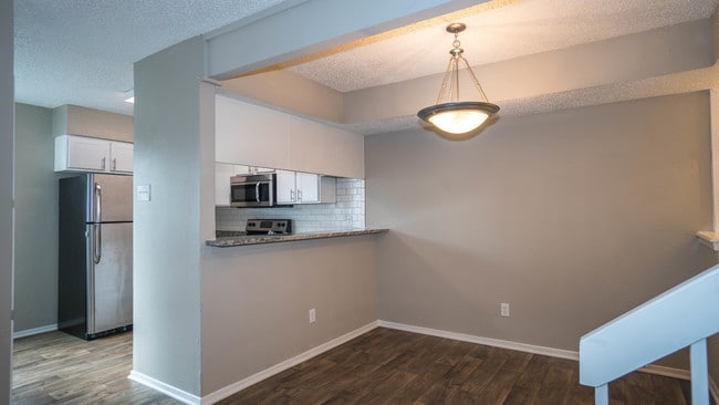 Apartamento renovado - Huntington Cove Townhomes
