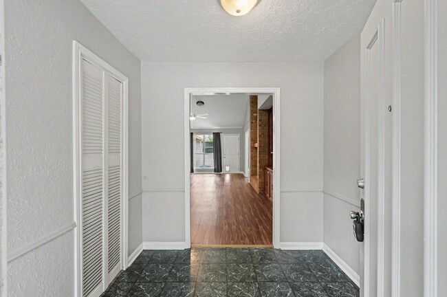 Photo - 132 Red Oak Ln
