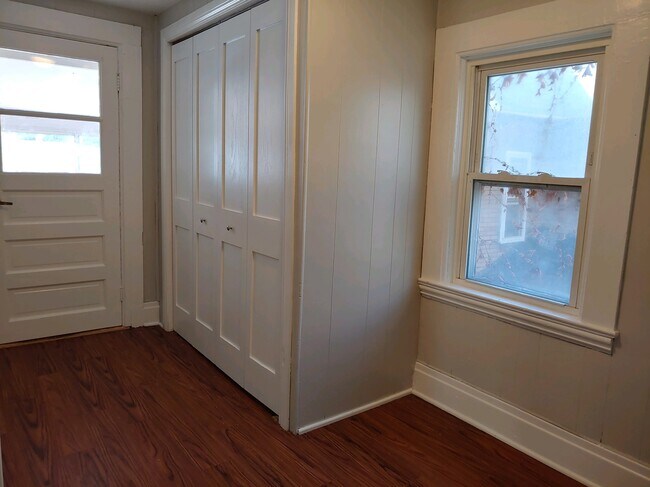 Photo - 876 Niagara St Unidad Upper Rear