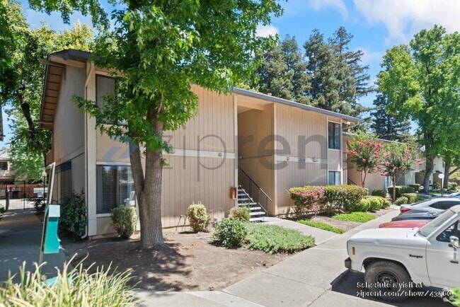 Building Photo - 2131 Northwood Cir Rental