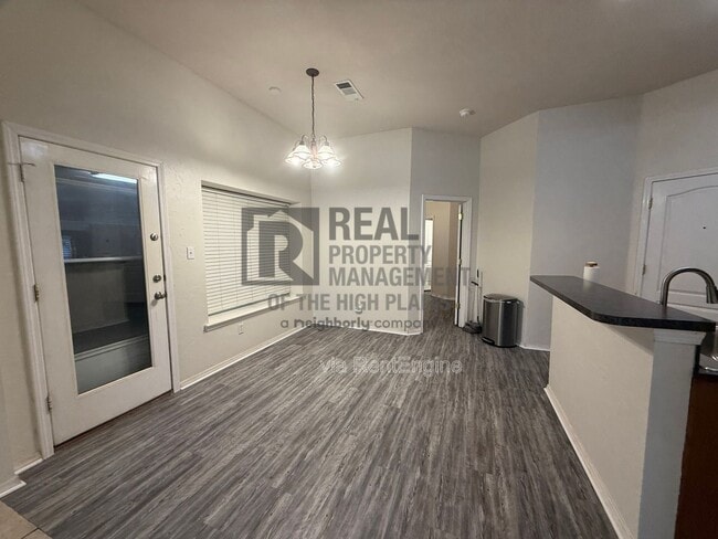 Photo - 1004 Pikes Peak Dr