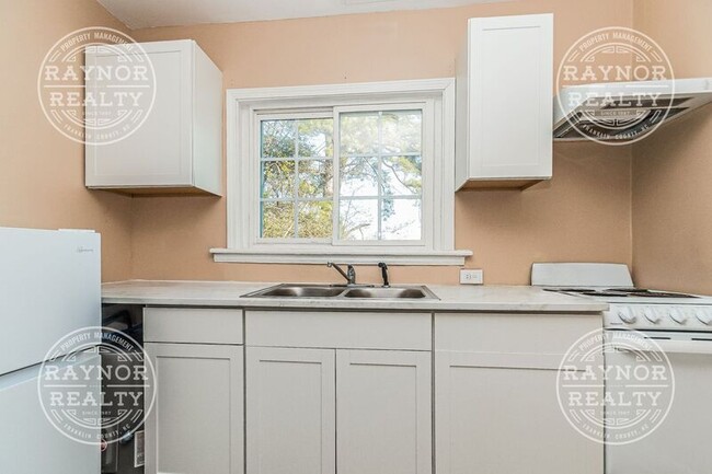 Photo - 643-643 Kenwood Ave