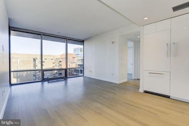 Building Photo - 1111 24th St NW Unit 87