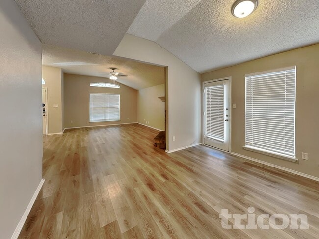 Photo - 327 Moss Hill Dr