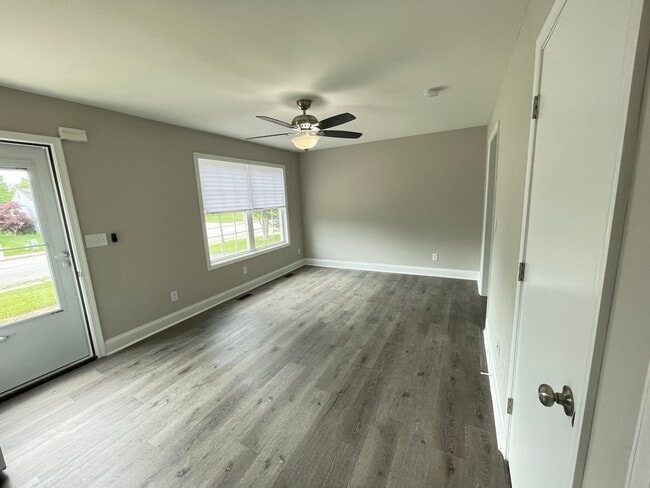 Living Room - 903 Queens Ct