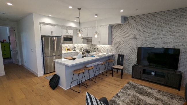 Photo - 1343 W Middlefield Rd