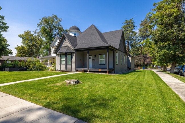 Photo - Newer 5 Bed, 3 Bath Home with over 3100+ s...