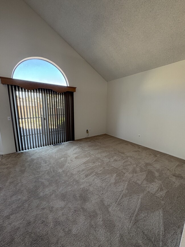 Photo - 499 Pollard Way