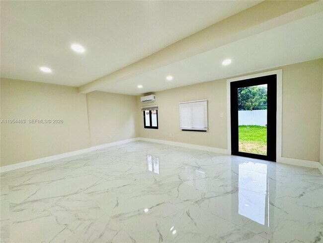 Photo - 7943 NW 6th Ave Unidad 2