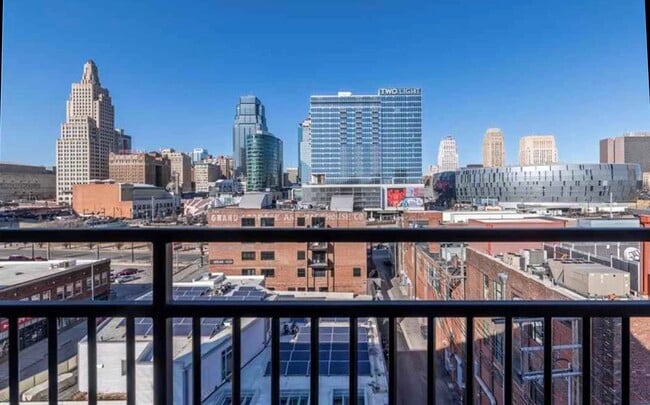 Building Photo - 1535 Walnut St Unit Campbell Lofts  701 in KC