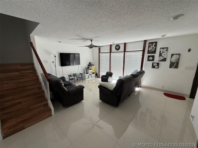 Photo - 4722 Sheridan St