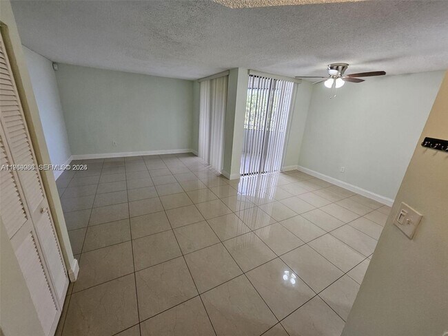 Photo - 8365 SW 152nd Ave Unidad ph2