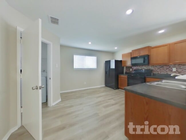 Photo - 5003 Mustang View