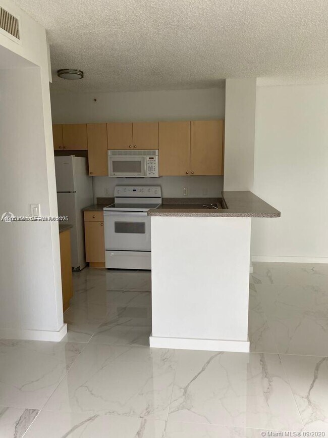 7980 N Nob Hill Rd Unit 102