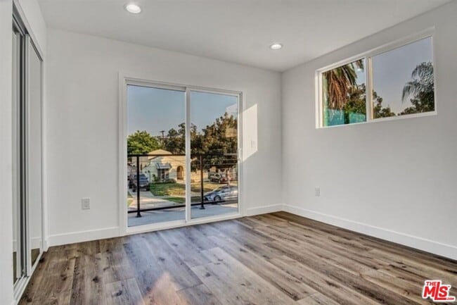 Photo - 2419 Cochran Ave