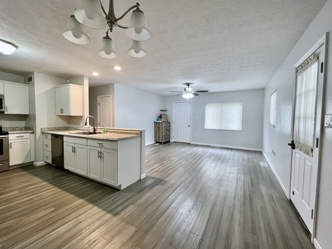 Photo - 215 Pleasant Valley