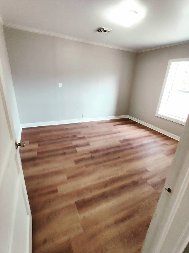 Photo - 5154 Raymond Ave