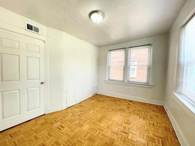 7202 Lyndover Pl Unit 2W
