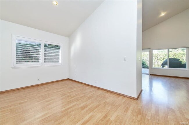 Photo - 3481 Eboe St