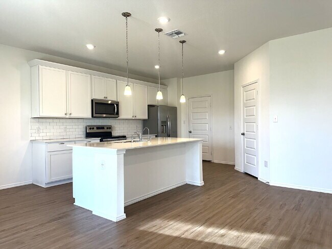 Spacious 4 Bed/2.5 Bath in Seguin with Easy I-10 Access