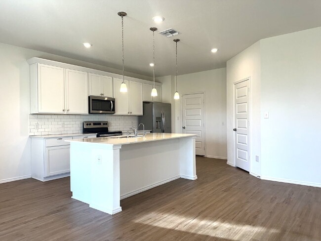 Photo - Spacious 4 Bed/2.5 Bath in Seguin with Easy I-10 Access