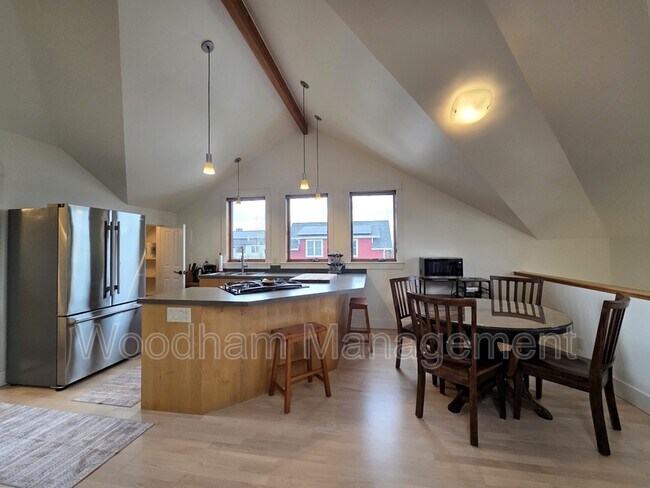 Photo - 4461 Waters St