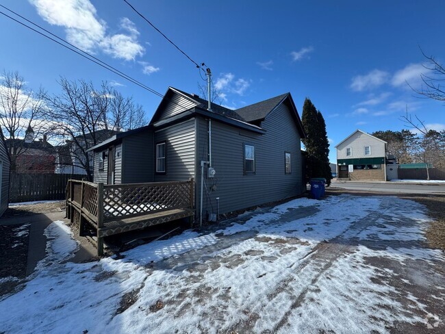 Building Photo - 817 S 3rd Ave Rental