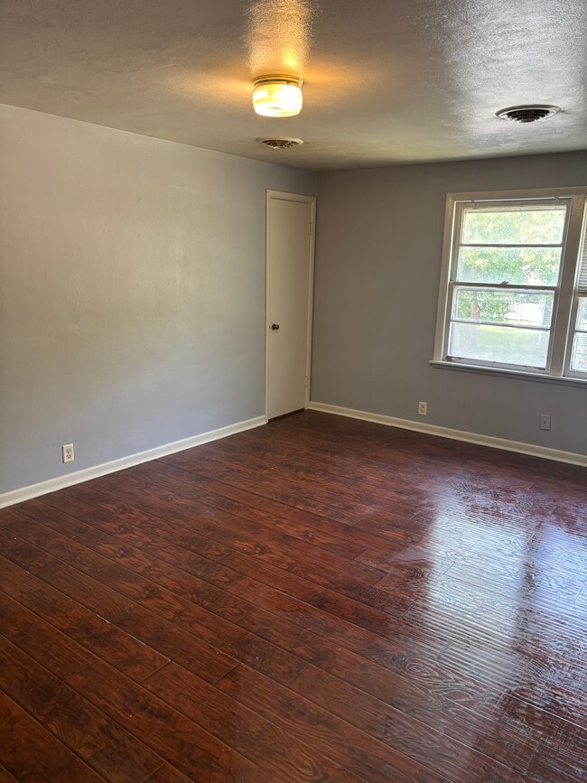 Building Photo - 703 N Ohio St Unit 4 Rental
