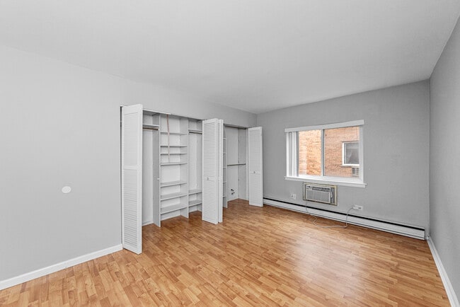 Photo - 3815 N Pine Grove Ave Unit 302