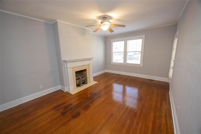 Photo - 3355 Lexington Rd