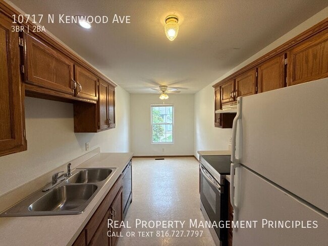 Photo - 10717 N Kenwood Ave