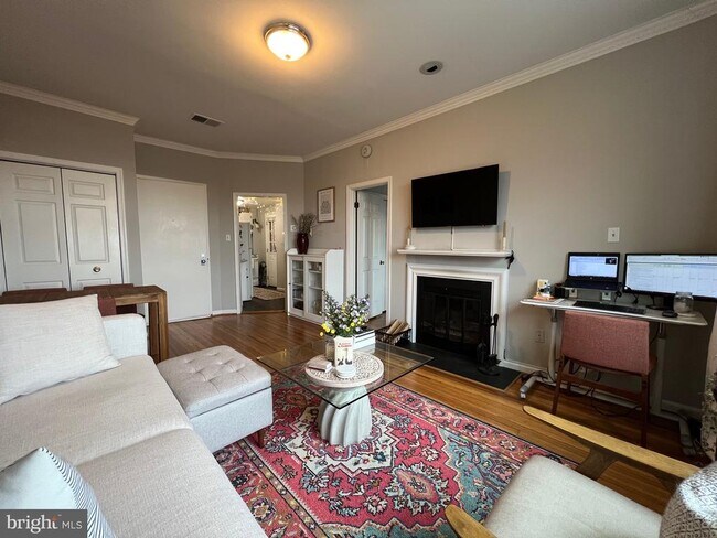 Photo - 1830 California St NW Unidad 8