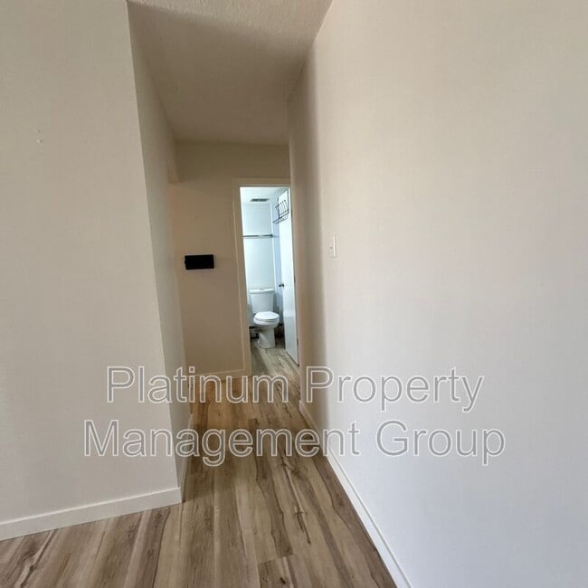 Photo - 2024-2035 35 Ave SW