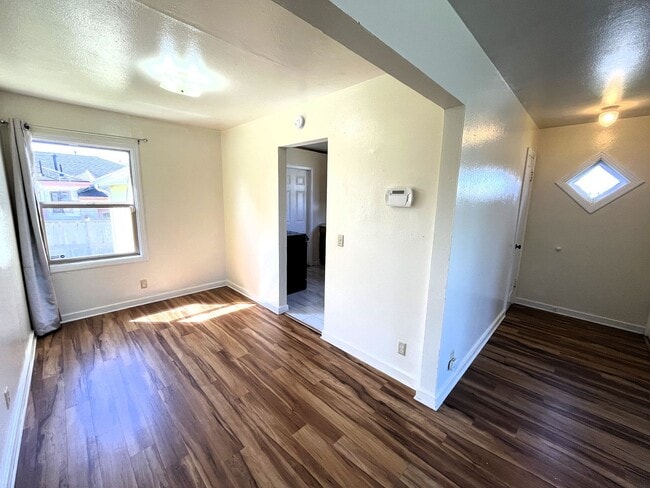 Photo - 905 W Harris St Unit 905 W Harris [PRM]: Henry]