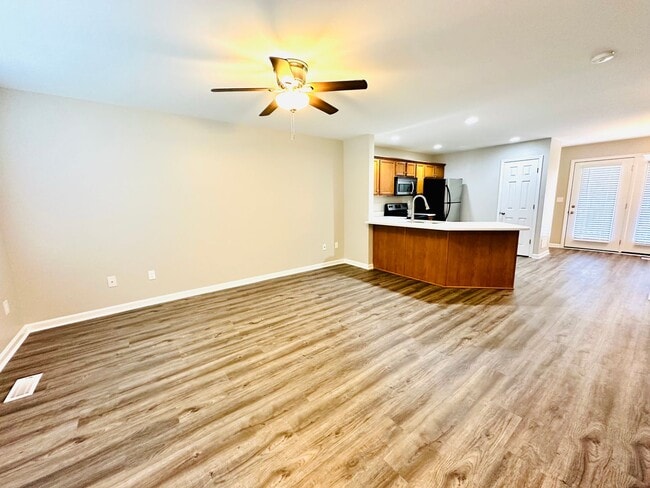 Photo - 104 Weist Pl
