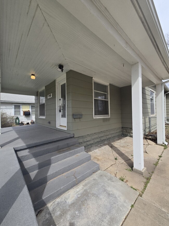 Photo - 250 Millwood N