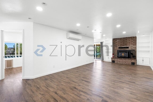 Building Photo - Unit