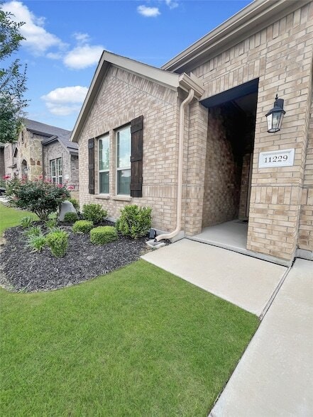 11229 Yellow Rose Wy