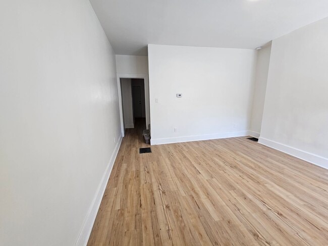 Photo - Fully Rehabbed 2 bedroom Townhome for Rent !